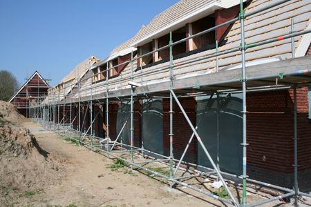 resize-of-kooikavels-5-17042009 Fraai gezicht aan de niet-straatkant van de Kooiwoningen. Ja, er is nog werk te doen...