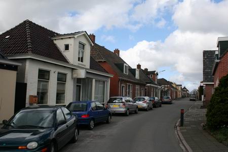 Dezelfde winkel in het grotere verband van de Langestraat. Er volgt nog een treffender aankleding 