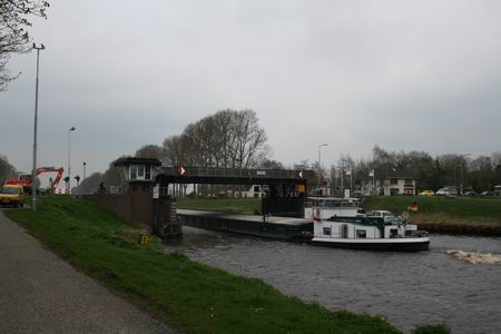 resize-of-verkeersbrug-van-st-kanaal-07042009 Een requiemvoorstelling voor de verkeersbrug, waarvan het overigens zeer de vraag is of vervanging al in 2010 lukt....