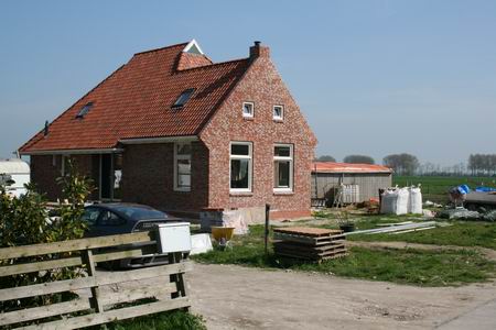 resize-of-zwama-3-17042009 Het Zwamahuis, ver gevorderd met een geheel eigen karakter! Knap stukje werk, aan de andere kant van de Meidoornstraat!