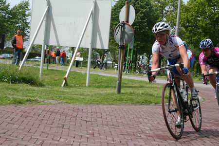 Danielle Bekkering leidt vluchtend drietal, op weg naar Den Ham