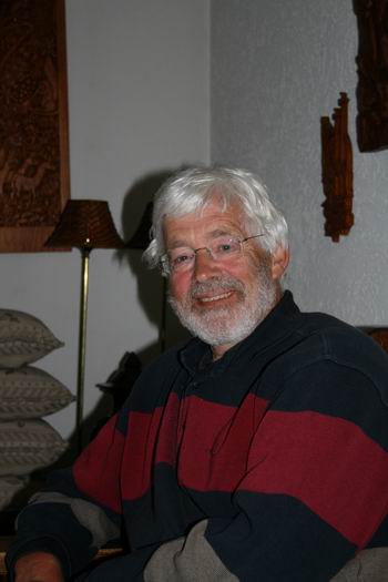 Resize of Jan de Haan (1) 28042009 Jan Thijs de Haan in de huiskamer van de vroegere directeurswoning aan de Rijksstraatweg