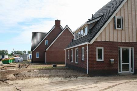 Resize of Kooihuizen (4) 28052009 Donderdag 28 mei: vooraan nummer 2, maar waar is de struik gebleven???