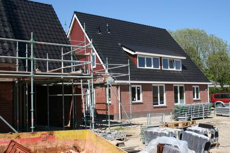 Zicht op starterswoningen, Meidoornstraat 2 en 4, wellicht het eerst bewoonbaar... 