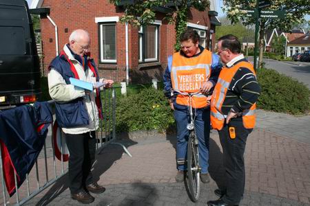 Henk, Herman, Jan.. Drie achtergrondmensen, nu eens op de voorgrond!