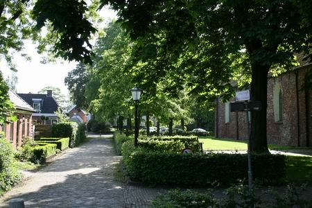 Resize of Torenstraat 20052009 Kerkbuurt, bekeken vanuit het westen. De Torenstraat, ook hier bepalen licht en schaduw de aangename sfeer.