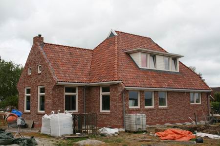 Huize Zwama vanuit het zuid-westen, gestaag de bouwfinish naderend. Laatste loodjes? 