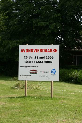 Informatiebord over de Avondvierdaagse die onlangs succesvol werd georganiseerd. Het bord kan weg...  