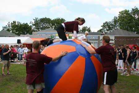 Met frisse moed het vierde onderdeel tegemoet: maar hoe pak je dat aan, dat balrollen met een balzitter? 