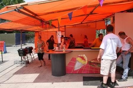 Resize of kinderzeskamp (1) 17062009 Belangrijke plaats in het geheel: verstrekking van een natje en een droogje!