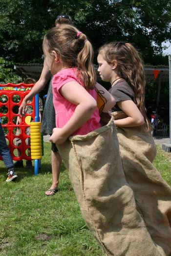 Resize of kinderzeskamp (66) 17062009 En ook het aloude zaklopen bleef in ere!