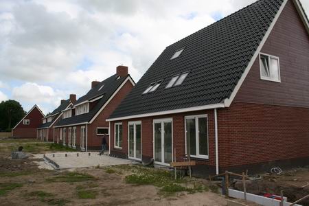 Resize of Kooihuizen (15) 22062009 De achterkant van de Kooiwoningen, op het westen. Nog even en het is echt: Privé!