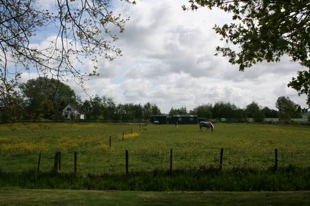 De posities omgedraaid... De Canonlens vangt vanaf de Dörpsstee het fraaie landschap oostwaarts. 