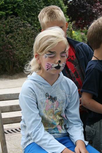 In de loop van de middag kregen vele kindergezichten een artistieke aanblik, er werd volop geschminkt! 