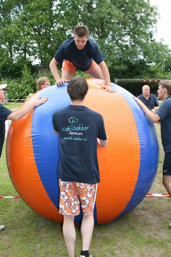 Het team Kok-Dekker dat misschien niet helemaal naar verwacht presteerde, maar wel goed teamwork leverde, ook op en aan de bal! 