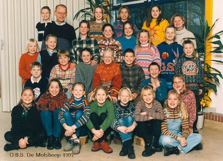 Resize of MolshoopBovenbouw1997 De bijzondere bovenbouwgroep van 1997 met als leerkrachten Marjan Priet en Jan Blaauw