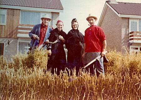 Nog een tafereel met een van de praalwagens op Bevrijdingsdag 1970, in Noordhorn 