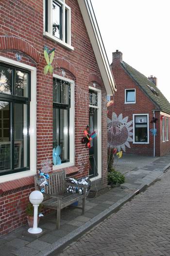 De Nieuwstraat heeft iets met vlinders, dat wordt deze week duidelijk. Vlinders in de buik(en)? 