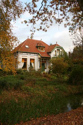 Prachtig herfstplaatje uit oktober 2008, het huis blijft fascinerend in beeld! 
