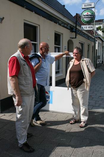Geanimeerd gesprek met gepensioneerde kroegbazin Tineke van der Veen, ook geen onbekende in Noordhorn...