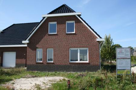 Fokke Hiemstra's pracht en praal, de verhuizing is begonnen. Maar ja, de verkoop van het andere huis moet zijn beslag nog krijgen...