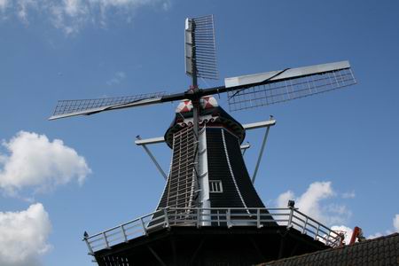 Koren- en pelmolen De Fortuin in Noordhorn, op een zonniger dag dan afgelopen zaterdag.... 