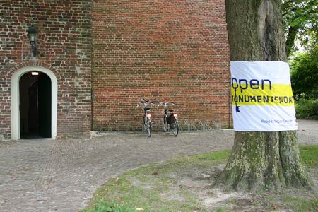 Resize of OM (35) 12092009 Open Monumentendag als boombekleding bij de Ned.Hervormde Kerk