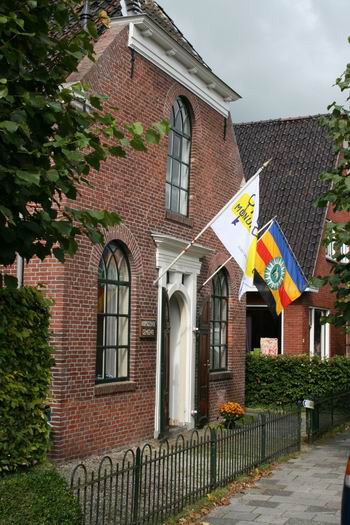De vermaning aan de Langestraat, gebouwd in 1838, vlagt als deelnemer aan de Open Monumentendag 