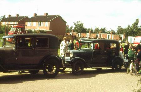 Opstelling aan de noordkant van de Noordwijkweg, met lege bouwkavels 