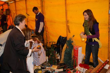 Resize of rommelmarkt (28) 12092009 Communicatie tussen klant en crew: immer goed van toon, mensgericht