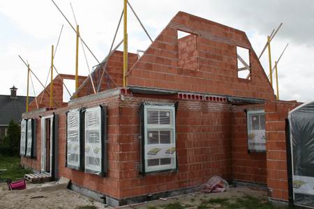 Net als aan de Meidoornstraat wordt ook hier voor het binnenwerk gebruik gemaakt van industriële produkten 