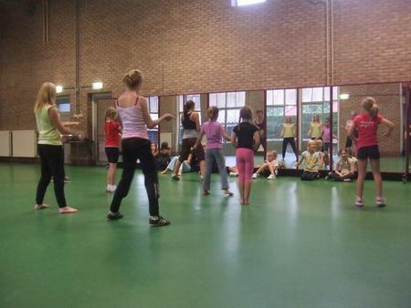 Oefenles streetdance in de zaal, oktober 2009: www.sportverenigingnoordhorn.nl 