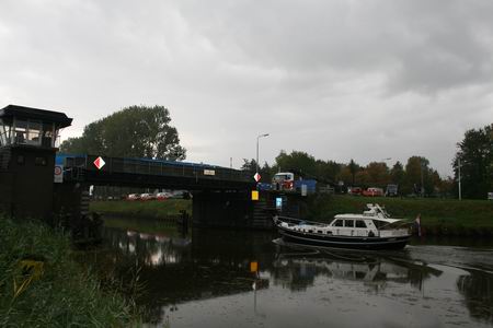 Het scheepvaartverkeer kon doorgang vinden, tot op bepaalde hoogte.... 