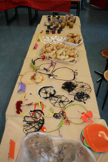 Resize of Oogstfeest OBS (19) 09102009 En dit? Hier kun je toch niet omheen? Pure kinderkunst!