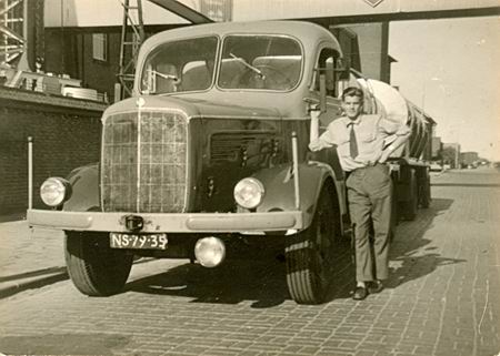 Resize of PietDijkmetBurglerautobijCCFLeeuwarden