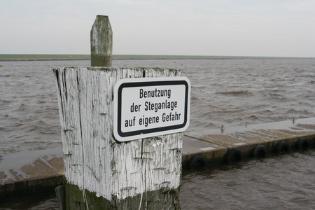 Om niet in de weg te lopen verken ik de directe omgeving en doe dat 'op eigen verantwoording...'