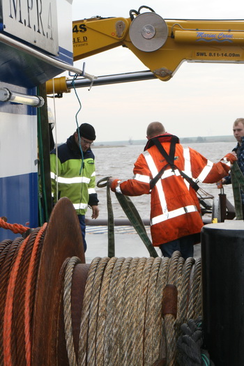 Ik mag op de carrier de bezigheden vanaf die plek bekijken, een andere kijk op vlot verlopende werkzaamheden.