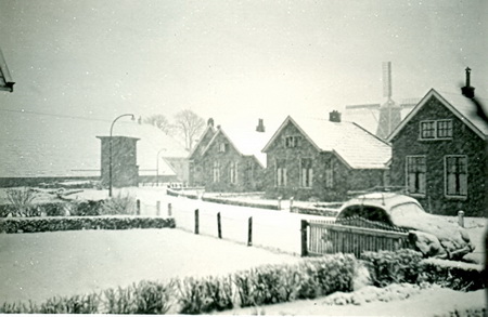 Oosterweg (zuidwest), ongeveer 50 jaar geleden. 't Is winter....