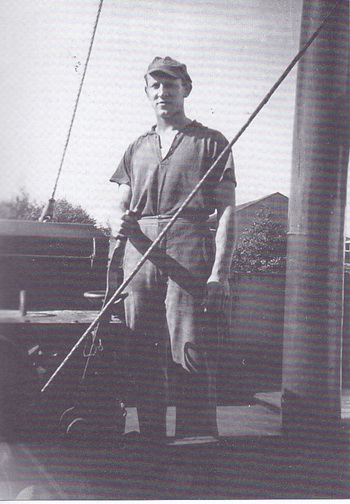 Henk Helmus gekiekt, illustratie uit het contactblad van de HKZ, december 2012