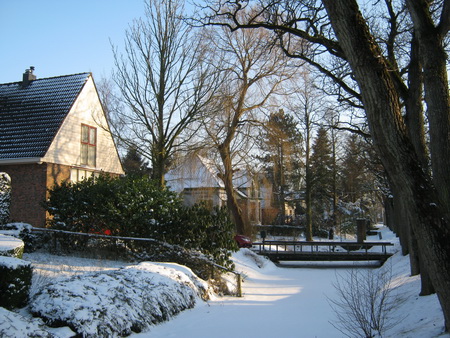 Ook deze plek, iets zuidelijker langs de Langestraat, kan me telkens bekoren, vooral als het zonlicht spéélt!