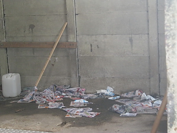 Overigens worden er ook in de schuur vuurtjes gefikt met behulp van niet bezorgd drukwerk....