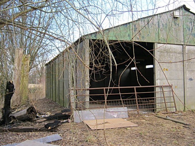 De in verval zijnde schuur van Sip, nu overheidseigendom.... Plaats waar vuurtjesstokers zich in toenemende mater uitleven...