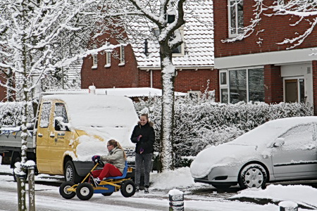 Winterpret aan de Touwslagersbaan; sneeuw als hulpmiddel...