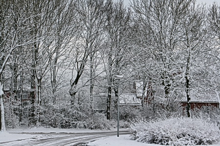 En deze opname? Wie weet waar dit is? Overal sneeuw, een witte Kerst(kaart) waardig.
