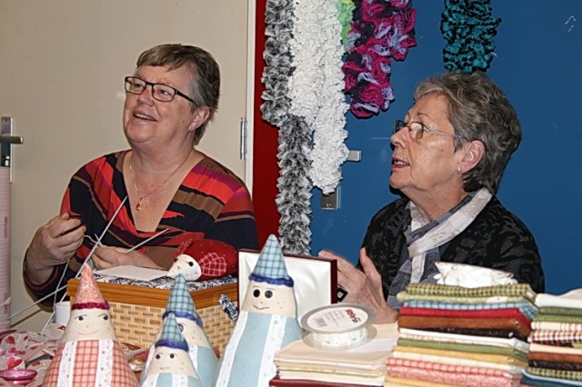 Jikky Wildeboer is er ook, met vriendin en vele bezienswaardige spullen en: "...deze sok komt vanmiddag af!"