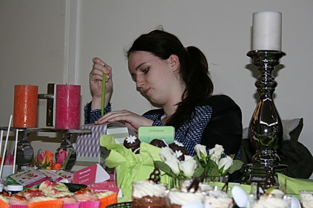 Hier worden niet alleen heerlijke cakes gepresenteerd, maar ook het inpakken wordt tot kunst verheven....