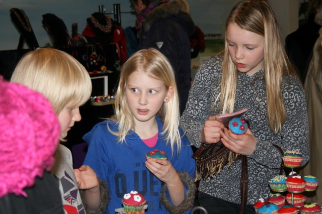Tja, die cupcakes zijn natuurlijk erg lekker en zien er ook prachtig uit, maar.... je kunt je geld maar één keer uitgeven, dus als we........
