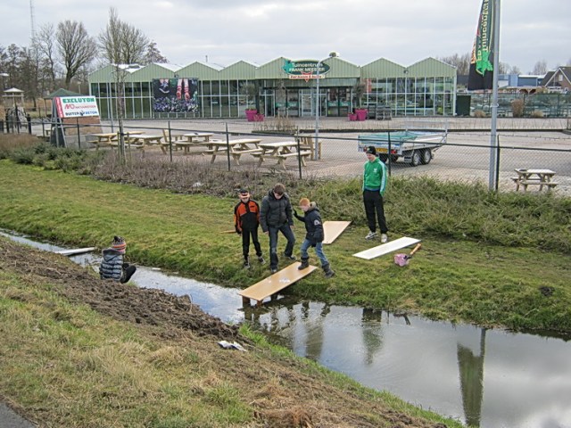 Vanmiddag een tweede loop, deze keer met de lutje Canon.... Nu Willem-Alexander geroepen is tot een ander ambt, komt er een plek vrij in de waterstaatskunde. Noordhorner kandidaten in opleiding.....
