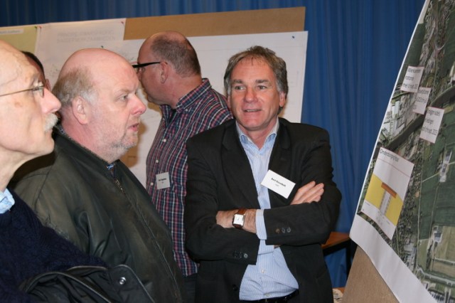 Voor een derde keer terug bij het stappenplan, dit paneel met name blijft trekken. In april/mei 2013 sloop woonhuizen.... Ik hoop dat de Heemstra's de tijd krijgen om op een nette manier te verhuizen!