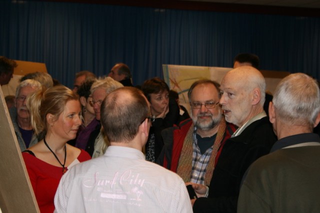 Geanimeerd luisteren, vragen stellen, meningen verwoorden.... Brug (hoe hoog ook) en polarisatie liggen (gelukkig) ver uit elkaar...
